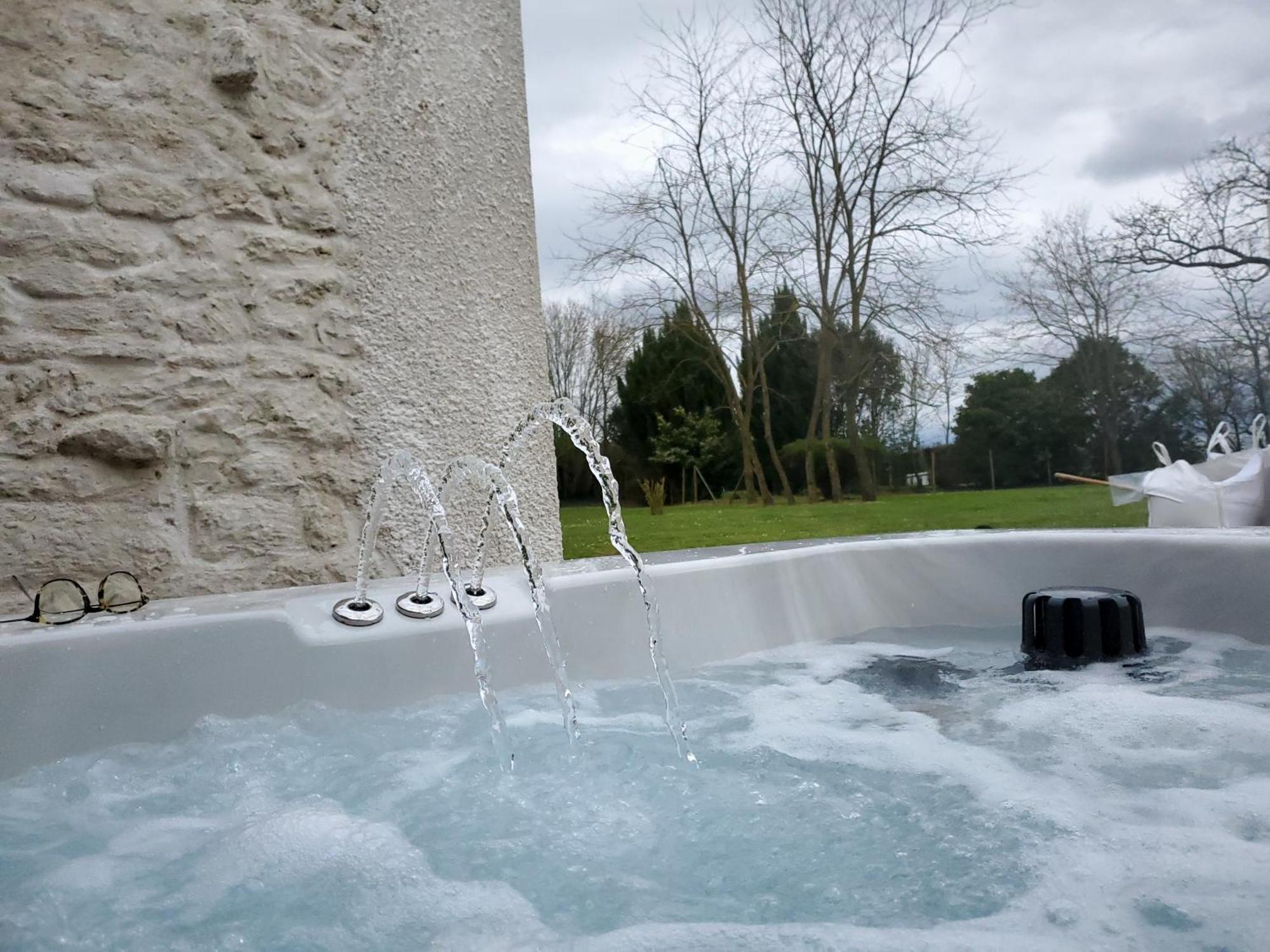 Bed and Breakfast Domaine De La Gemoliere Gémozac Esterno foto