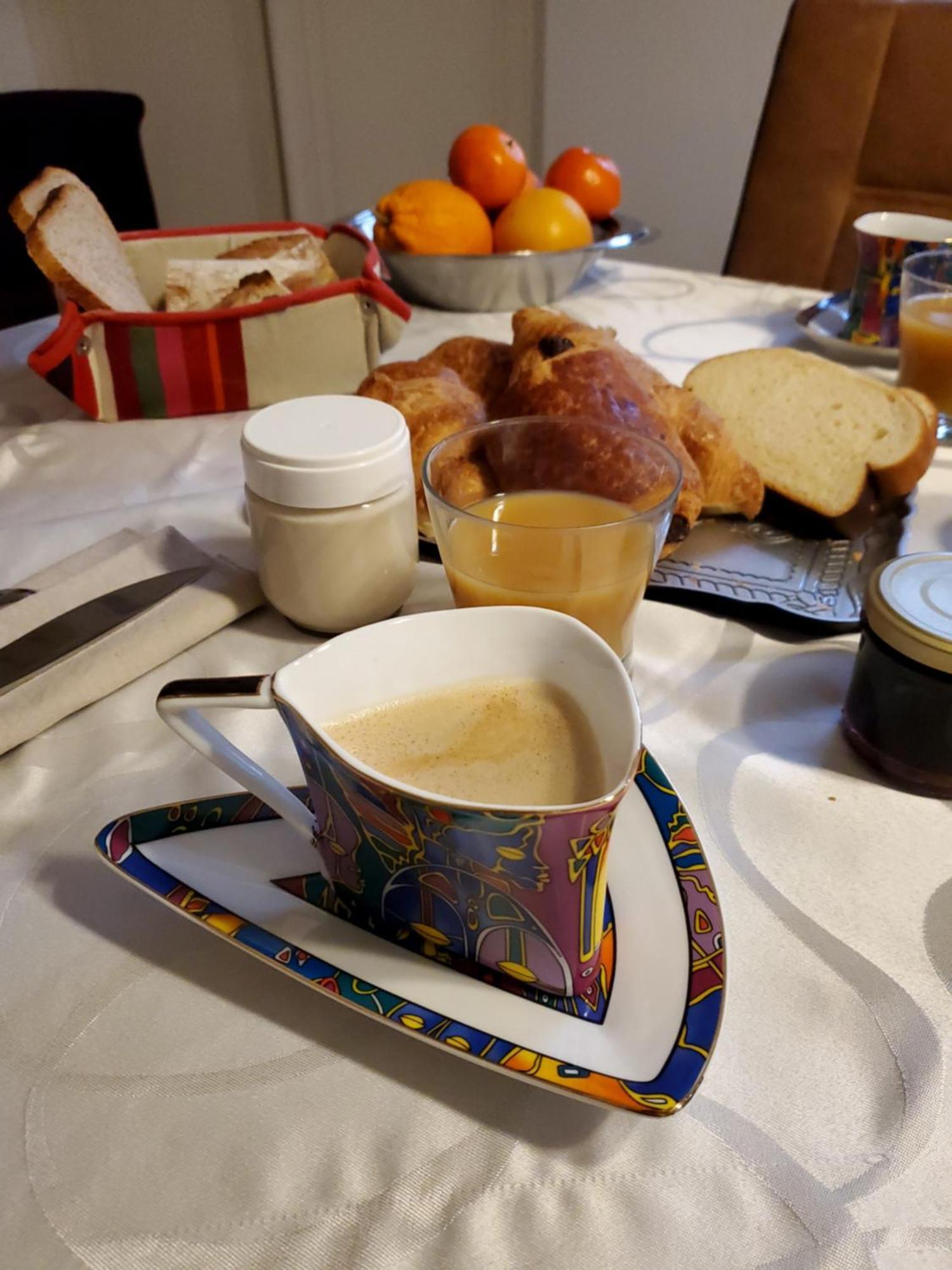 Bed and Breakfast Domaine De La Gemoliere Gémozac Esterno foto